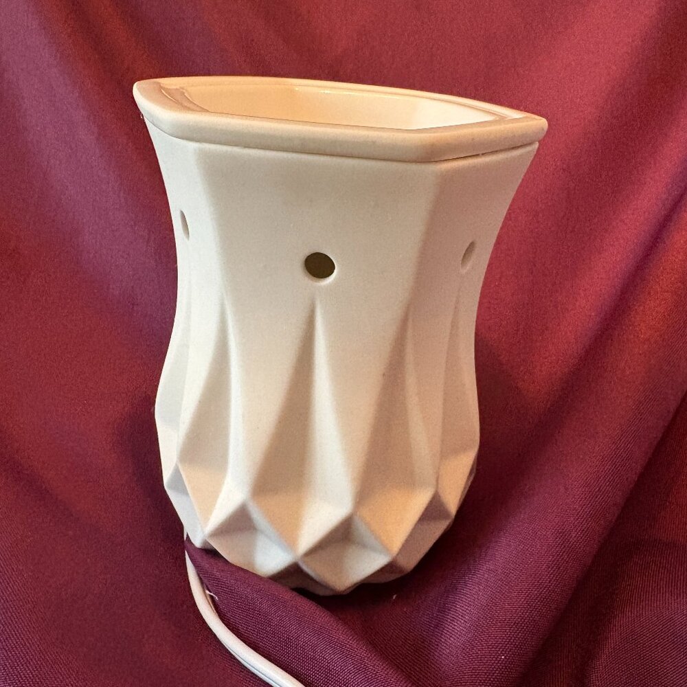 Scentsy Alabaster Wax Warmer